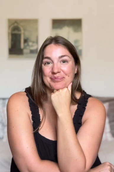 Professional headshot taken of the author of Notes by Thalia, Thalia, posing to the camera with a smile and her hand resting on her chin